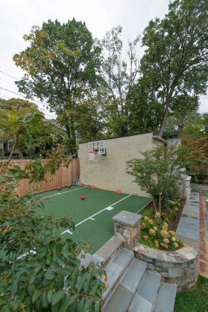 Backyard Basketball Court Ideas with Facile Setup