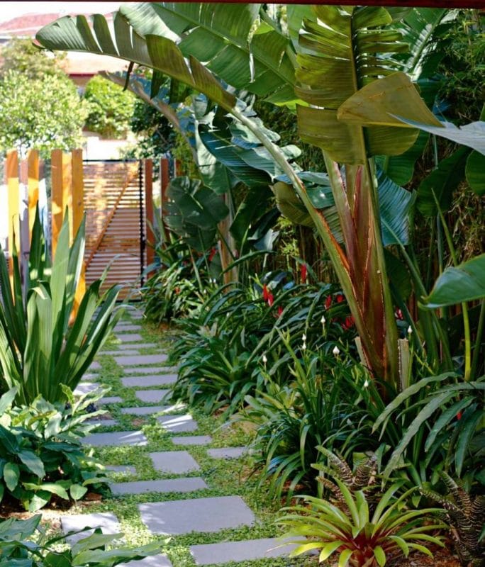 Dress up your standard walkway with paver borders Dress up your standard walkway with paver borders