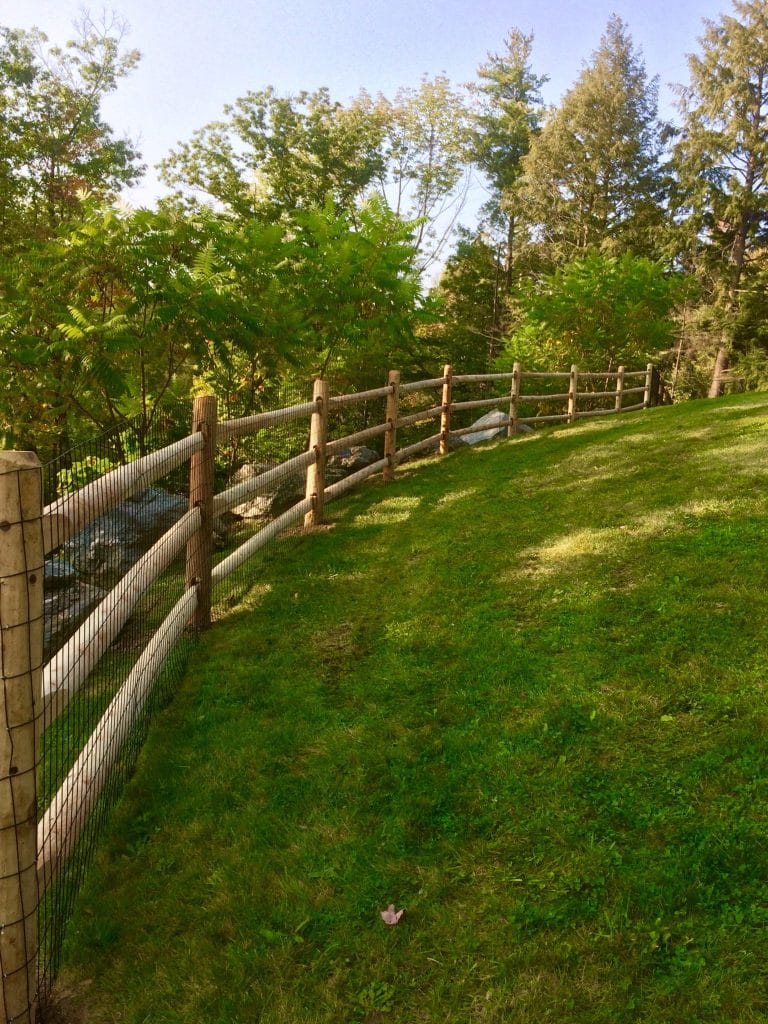 the pine tree and hog wire horse fence The Pine Tree and Hog Wire horse fence